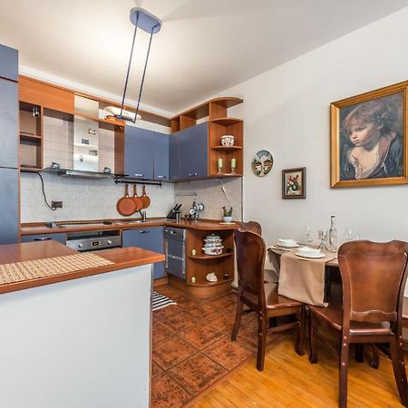 Vintage And Warm 2Br Apartament In Tirana Exterior foto