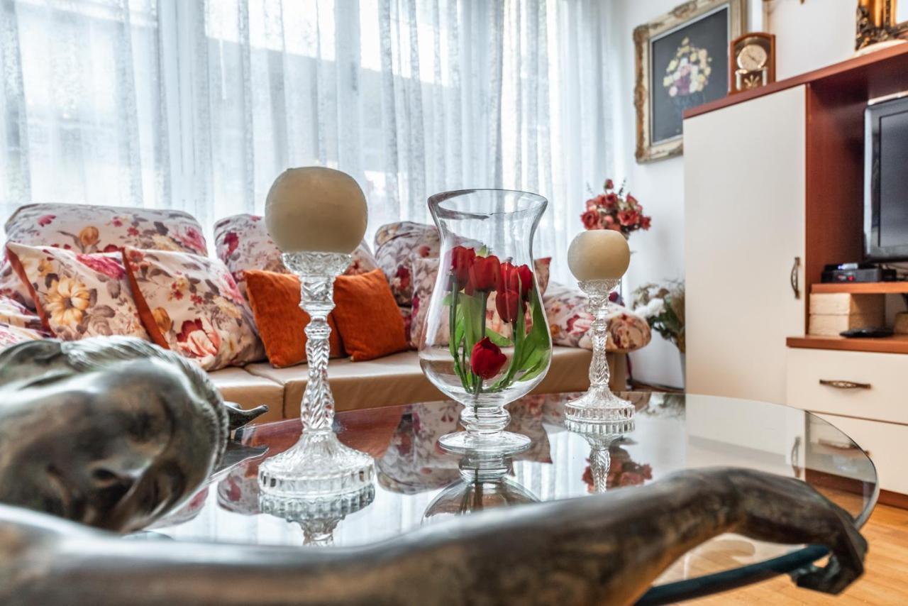 Vintage And Warm 2Br Apartament In Tirana Exterior foto