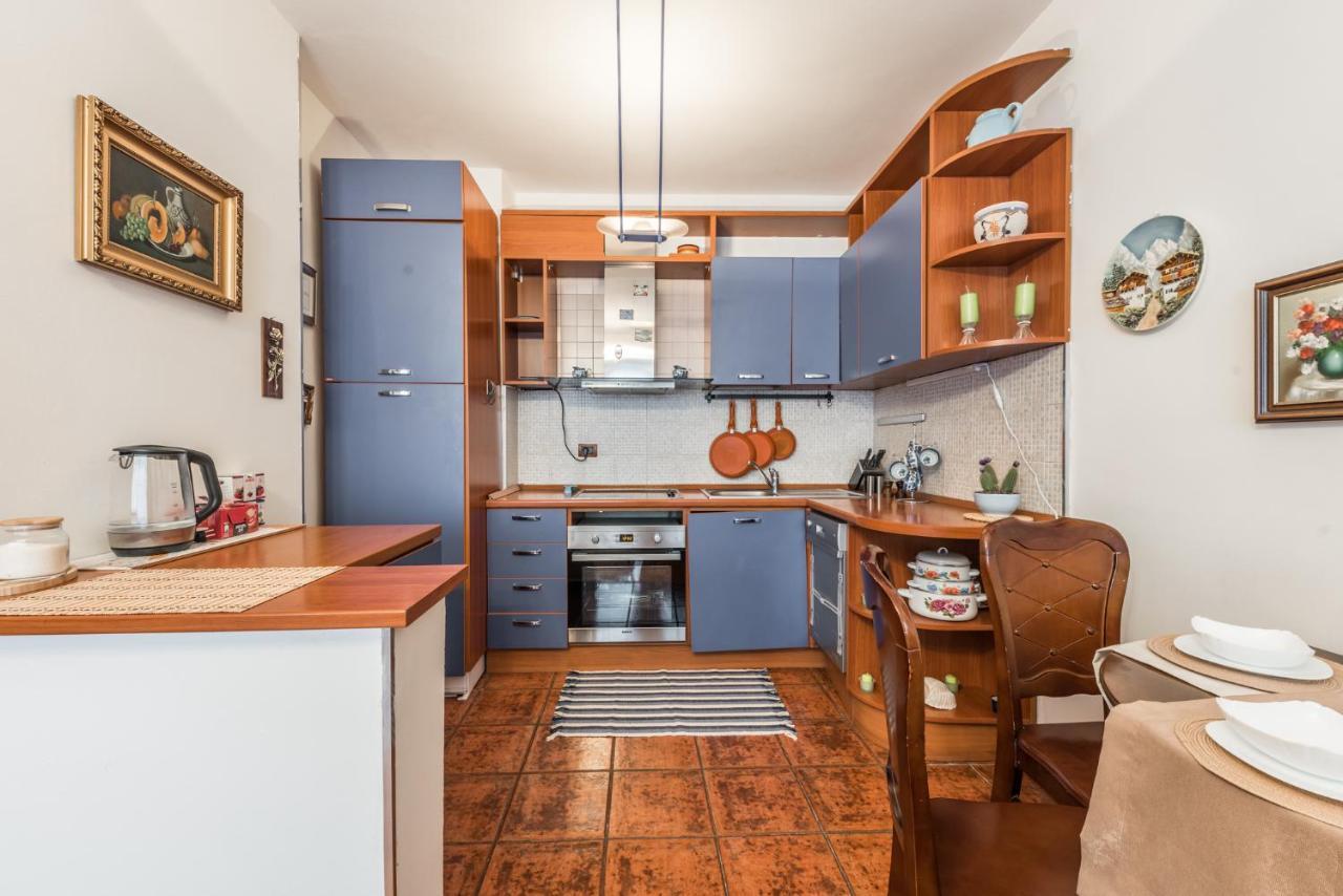Vintage And Warm 2Br Apartament In Tirana Exterior foto