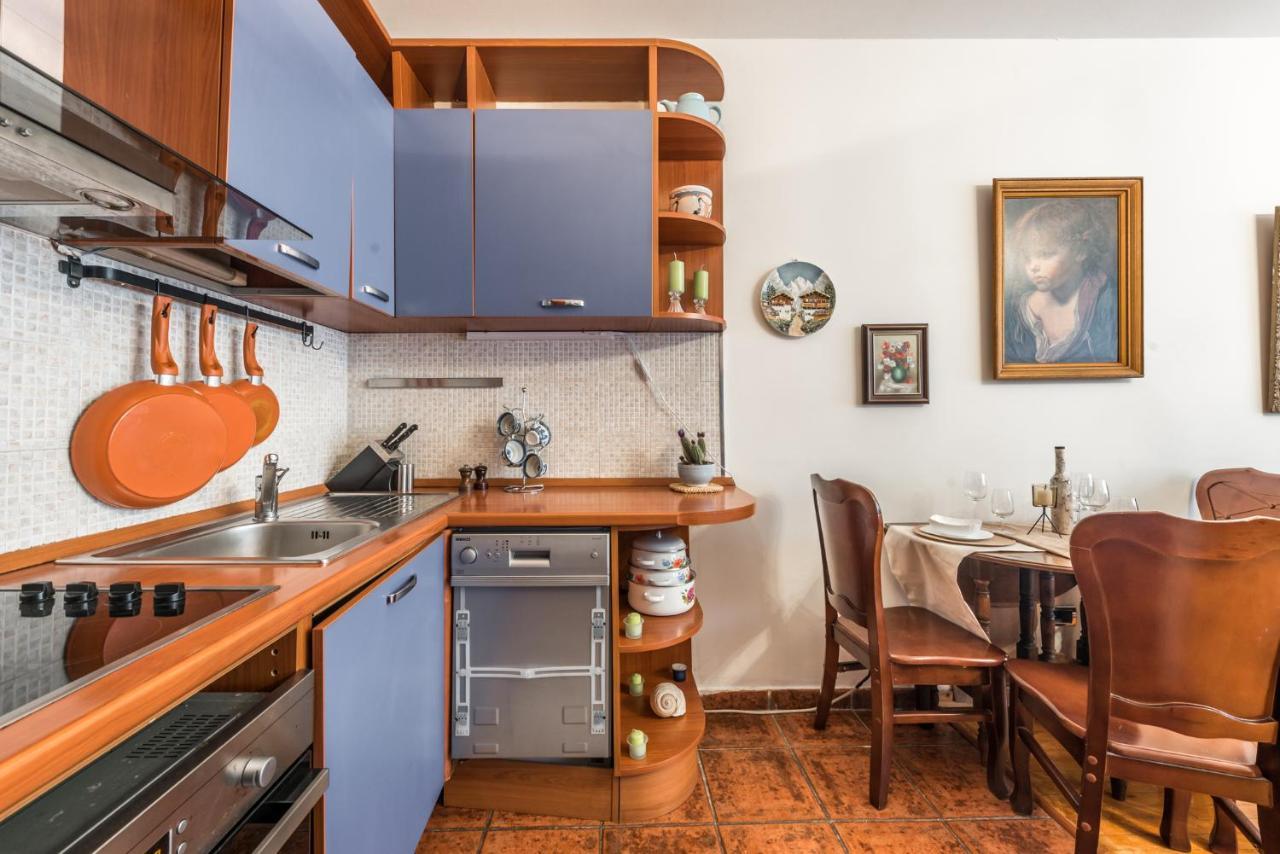 Vintage And Warm 2Br Apartament In Tirana Exterior foto