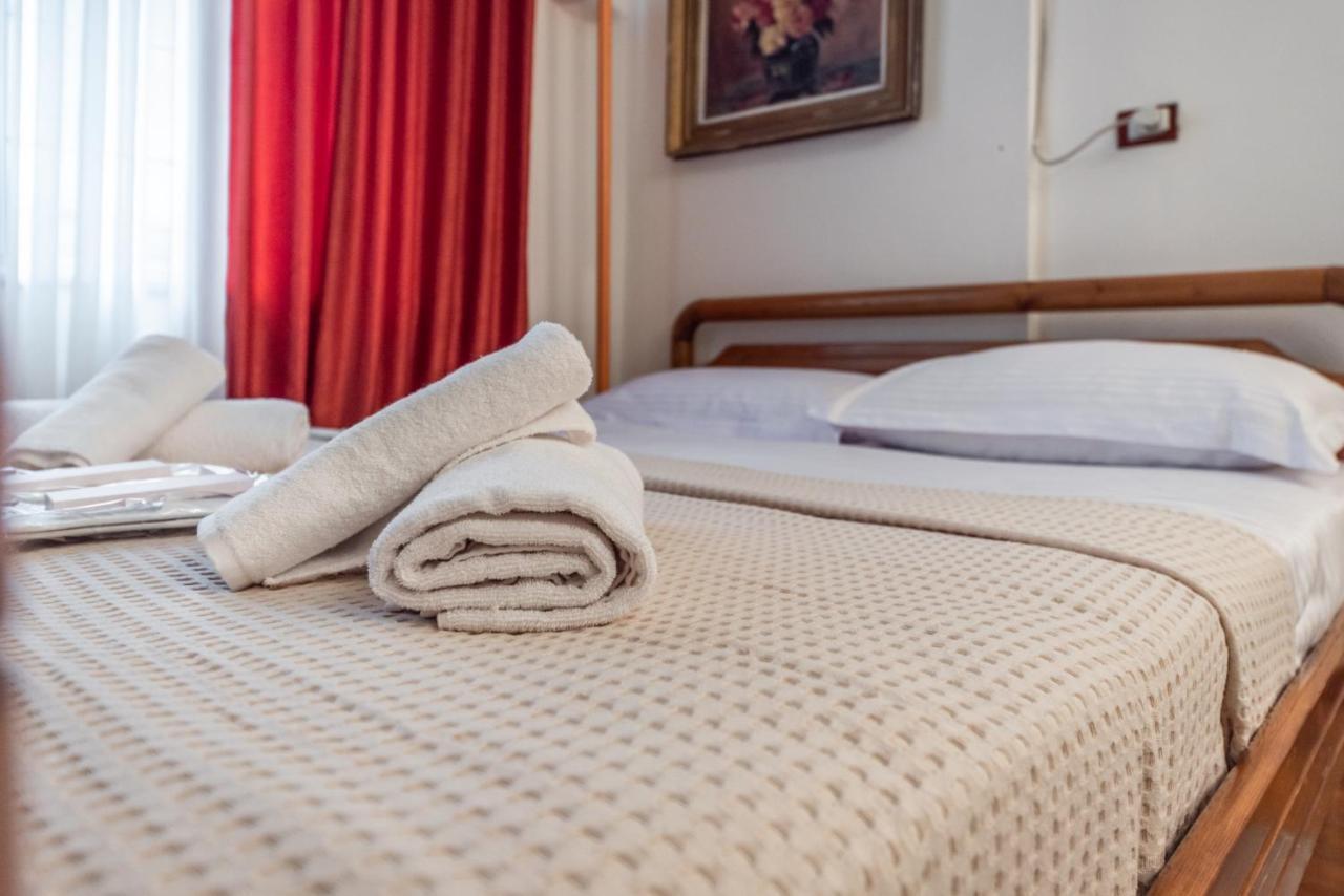 Vintage And Warm 2Br Apartament In Tirana Exterior foto