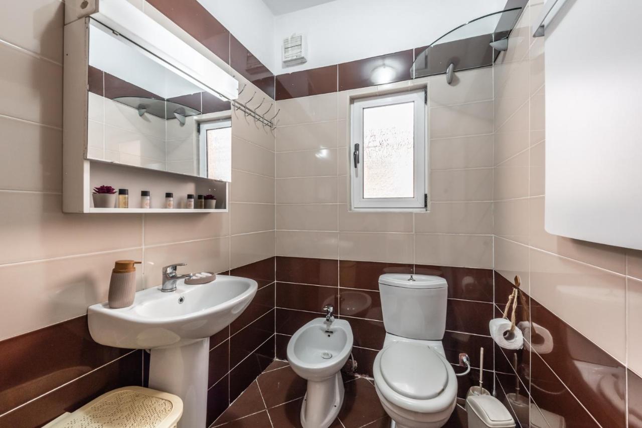Vintage And Warm 2Br Apartament In Tirana Exterior foto